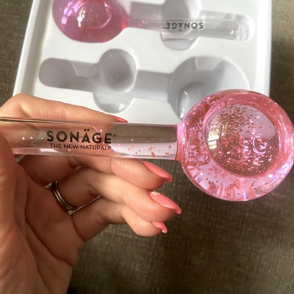 NEW: SONAGE - frozen icy globes facial massager - Picture 2 of 4